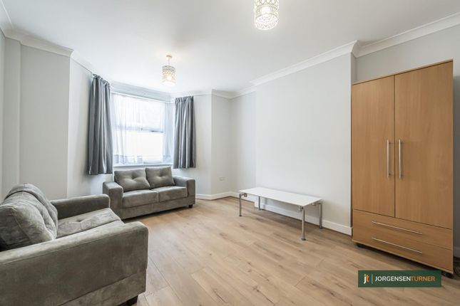 Thumbnail Flat to rent in Sulgrave Road, London