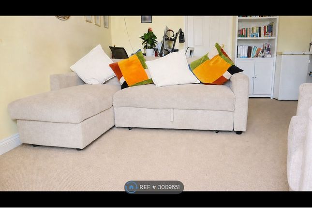Norbury Avenue, Watford photo 4