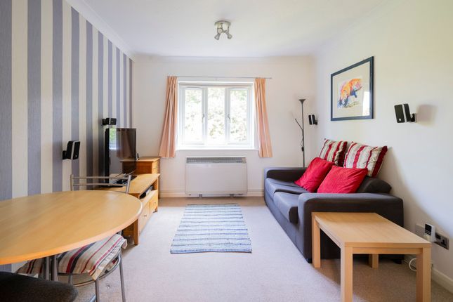 22 Roebuck Court, Didcot photo 2
