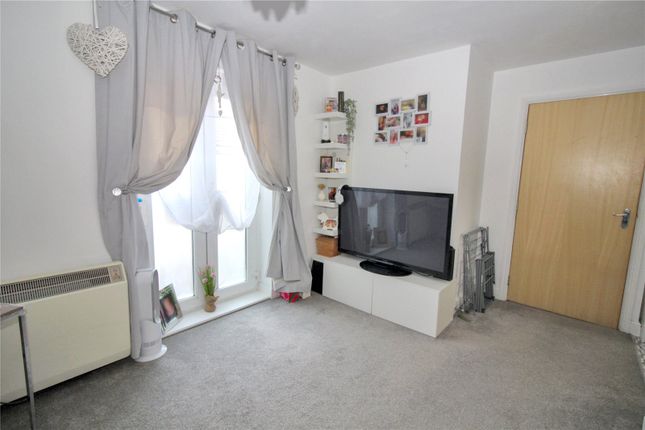 7, Vistula Crescent, Swindon photo 3