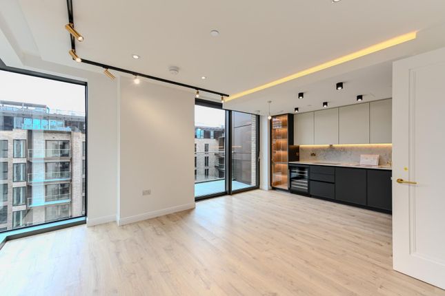 Flat to rent in Siena House, Bollinder Place, London