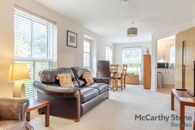 13 Devonshire Place, Station Road, Buxton photo 3