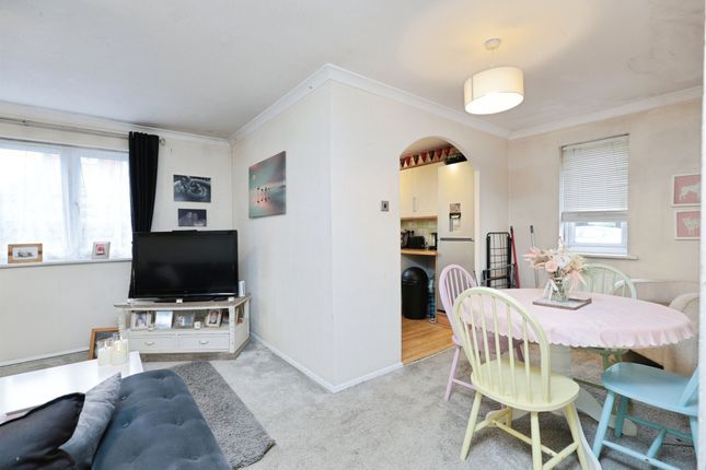 52, Southwold Road, Watford photo 2