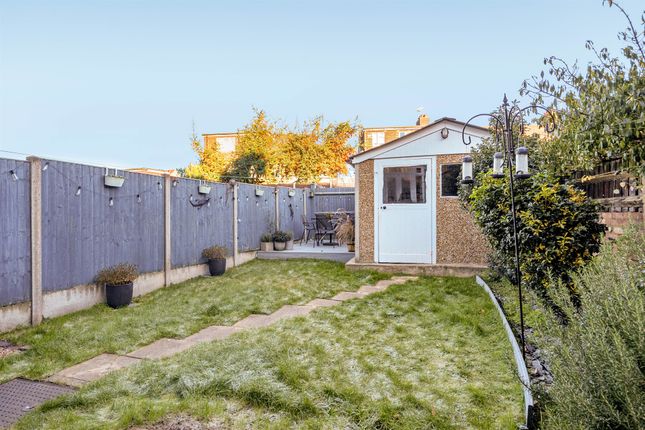 11, Clovelly Gardens, Enfield photo 3