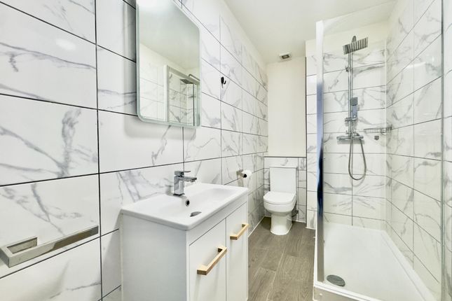 Flat 3 198, Portnall Road, London photo 4