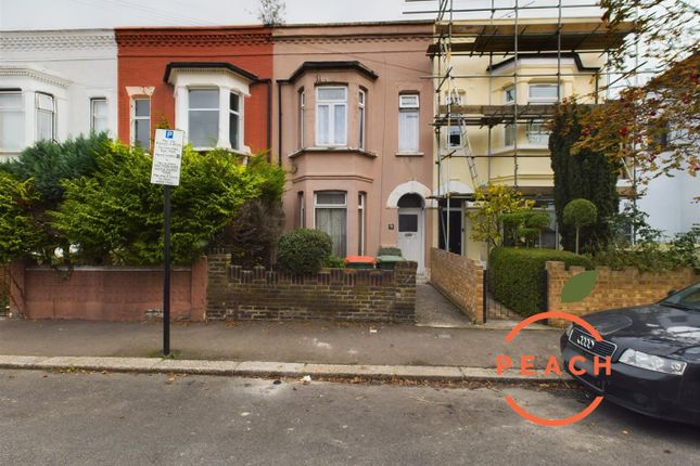 2-bed flat on 9A, Albert Square, London, £325,000