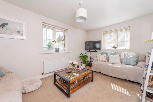6 Heron Close, Cheltenham photo 3