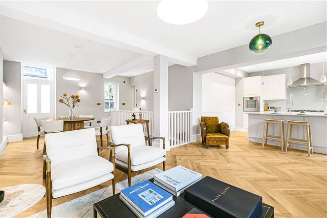 Flat for sale in Myddelton Street, London