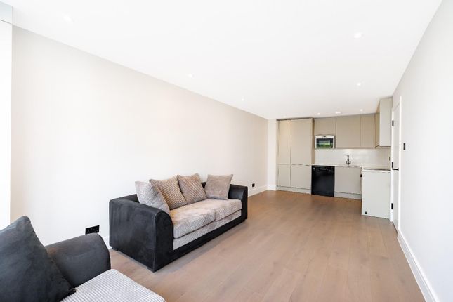 Flat for sale in Finchley Road, London