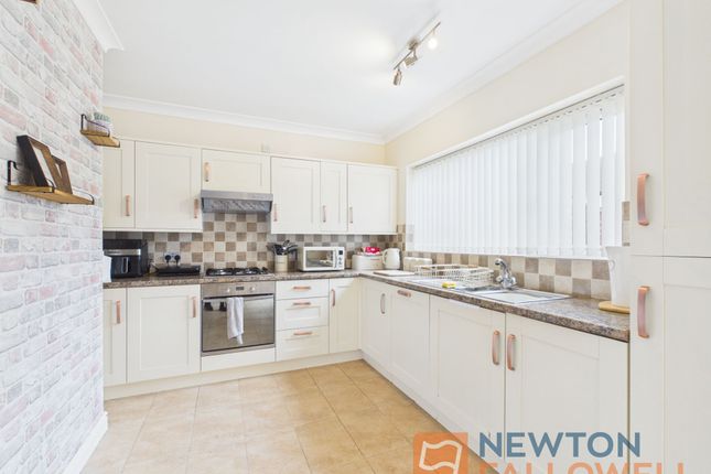 14 Irvine Close, Walsall photo 3