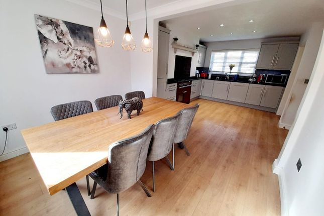 2, Nicholas Way, Corringham photo 3