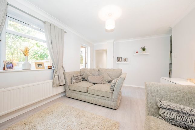 9 Ilex Close, Yateley photo 3