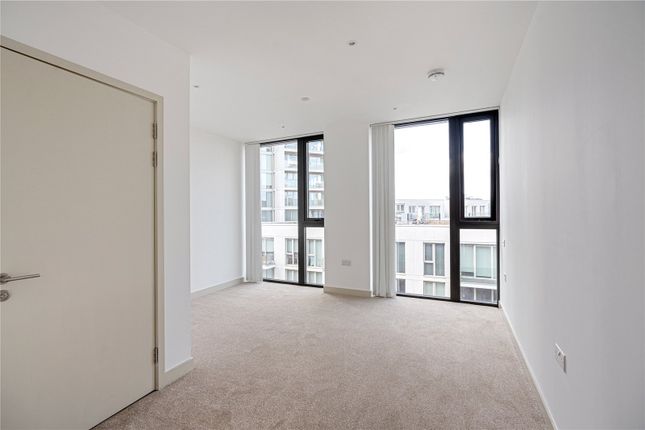 Flat for sale in Admiralty Avenue, London