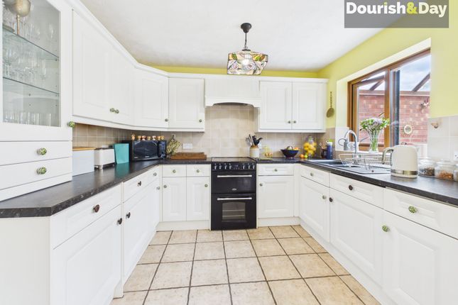 10 Furlong Close, Stafford photo 3