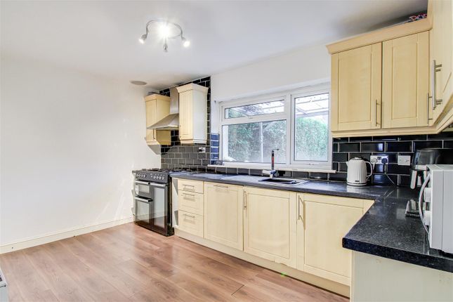 15, Smithy Parade, Dewsbury photo 3