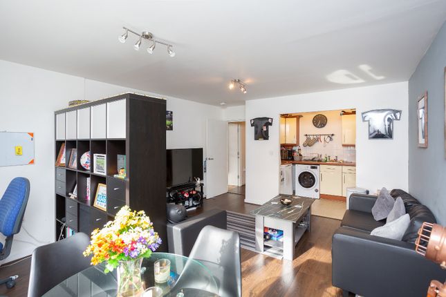 Flat for sale in The Gateway, Watford, Hertfordshire
