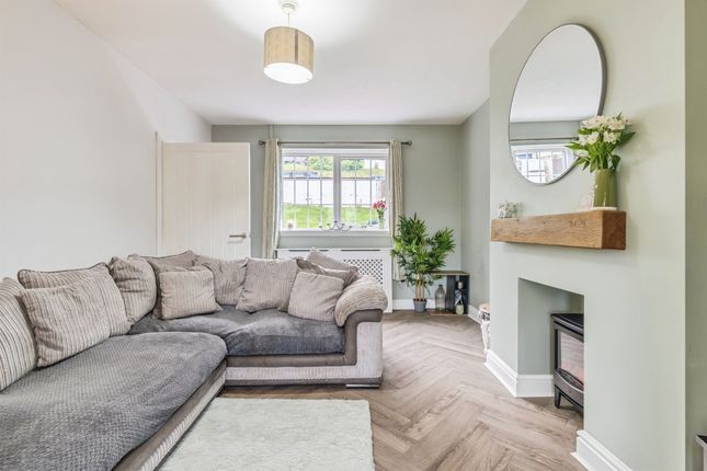 37, Hughes Crescent, Chepstow photo 3