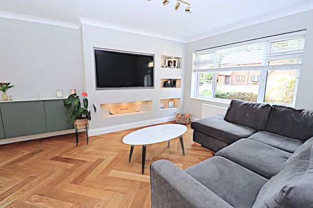 2, Lakeside Gardens, Farnborough photo 4