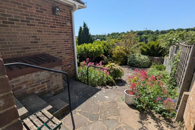 6, Charles Close, Hove photo 4