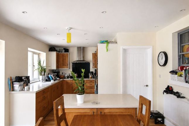 Rosslyn,, 5 New Road, Swindon photo 2