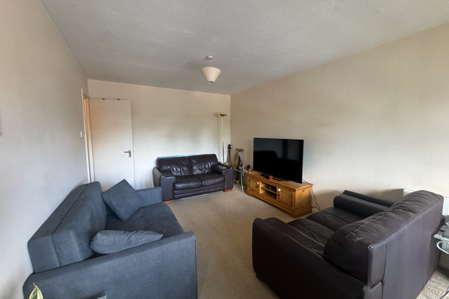 16, The Rowans, Woking photo 5