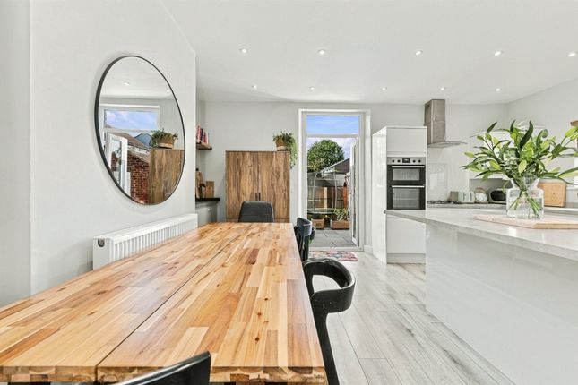 20, Cross Ryecroft Street, Ossett photo 4