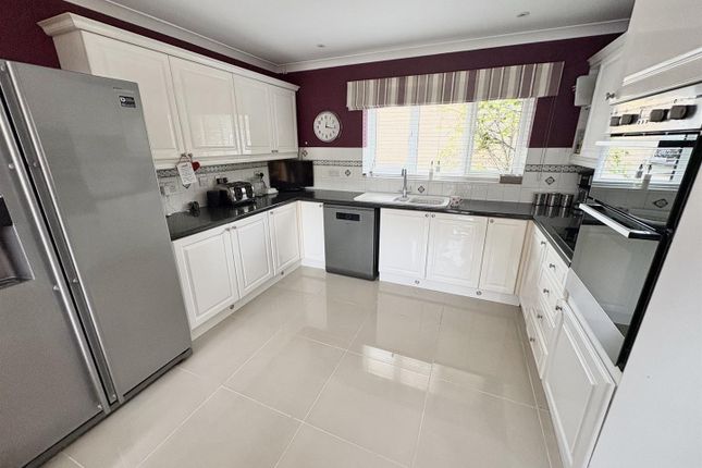 22, Cabot Drive, Swindon photo 3