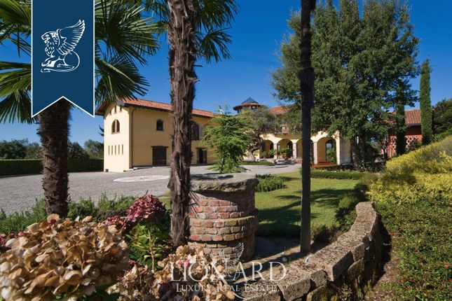 Thumbnail Villa for sale in San Fermo Della Battaglia, Como, Lombardia