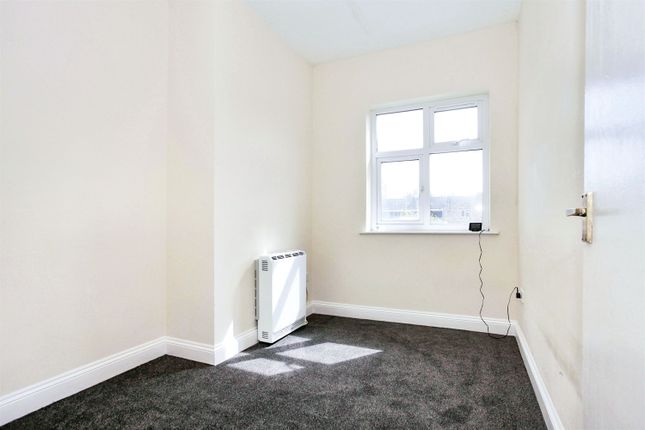 Flat for sale in Oundle Road, Woodston, Peterborough