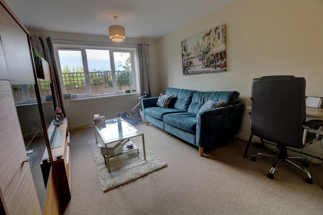 2 Palmer House, Enborne Road, Newbury photo 2
