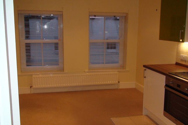 69, High Street, Hemel Hempstead photo 2