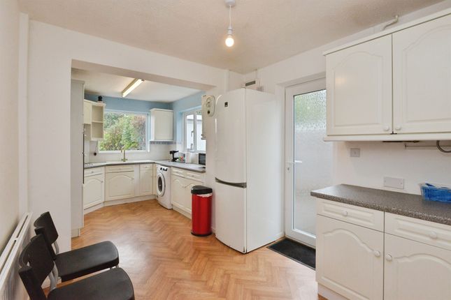 4, High View, Milton Keynes photo 3