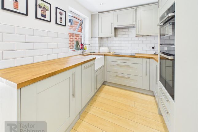 20, Shaftesbury Road, Crawley photo 2