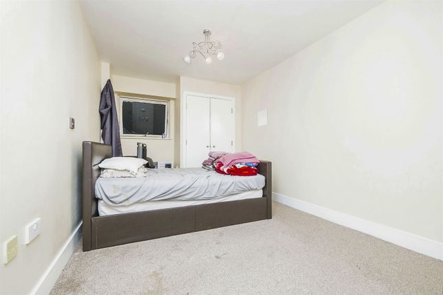 Flat for sale in Queen Street, Cardiff