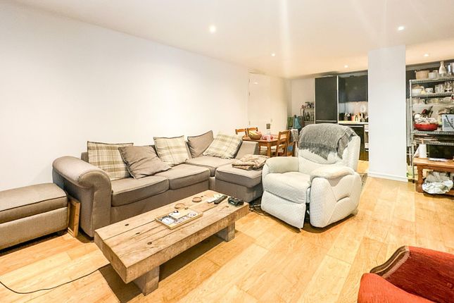 Flat for sale in Airpoint, Skypark Road, Bristol