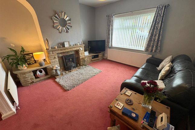 12, Crestville Road, Bradford photo 3