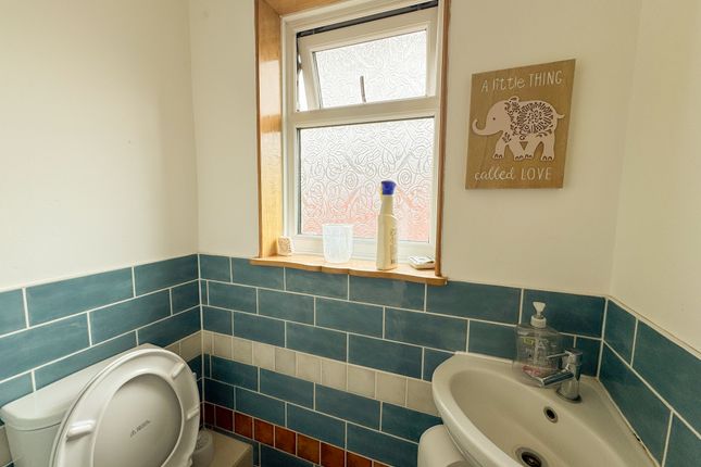 2, Carstairs Avenue, Swindon photo 3