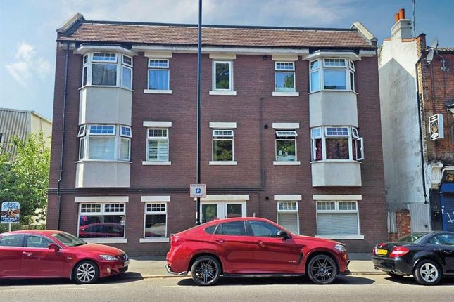 2-bed flat on Lower Road, KENLEY, £182,000