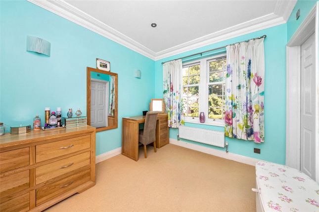 Flat for sale in Wallace Square, Coulsdon, Surrey