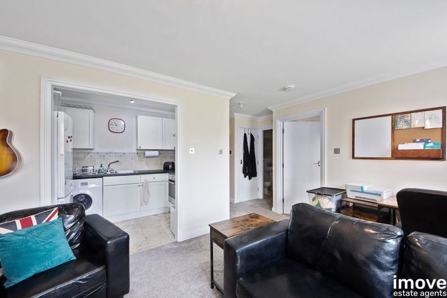 11 Courtlands, Torquay photo 3