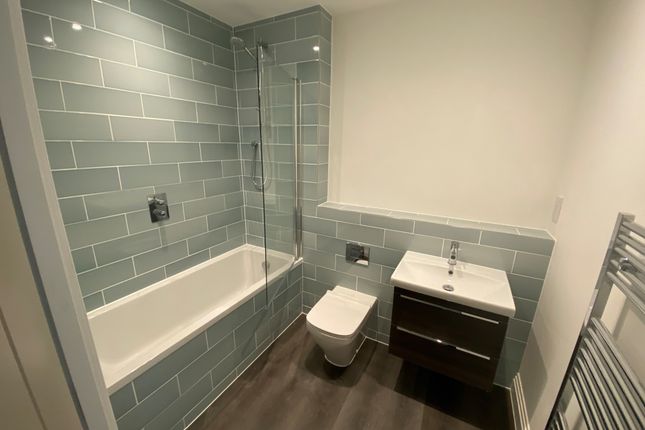 14 The Gables, 144a, London Road, Guildford photo 2