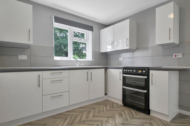 31 Ullswater Road, Willenhall photo 4