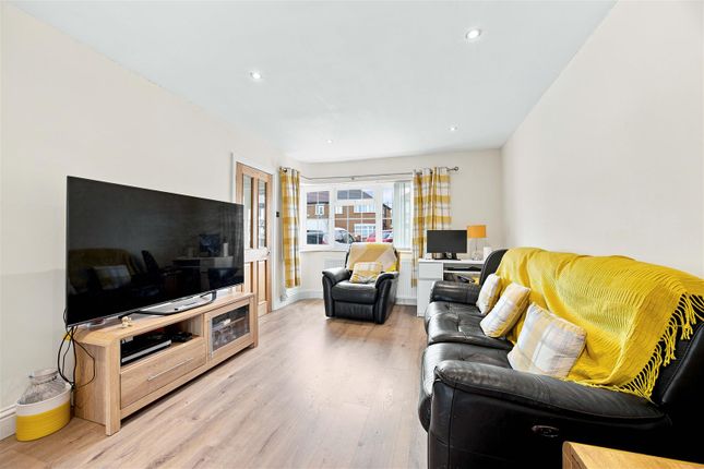 19, Chaucer Avenue, Hayes photo 4