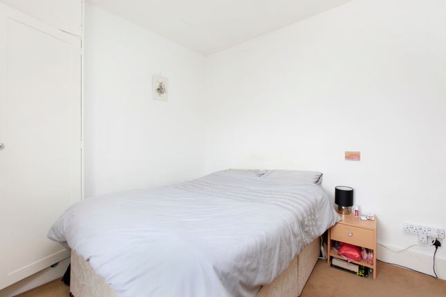 Flat for sale in Spencer Road, Wandsworth, London