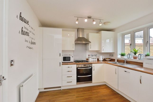 27, Curacao Crescent, Milton Keynes photo 4