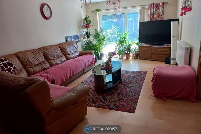 Thumbnail Bungalow to rent in Royston Way, Slough