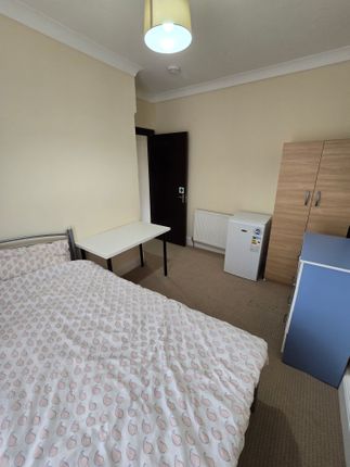 Thumbnail Room to rent in Reigate Road, Ilford