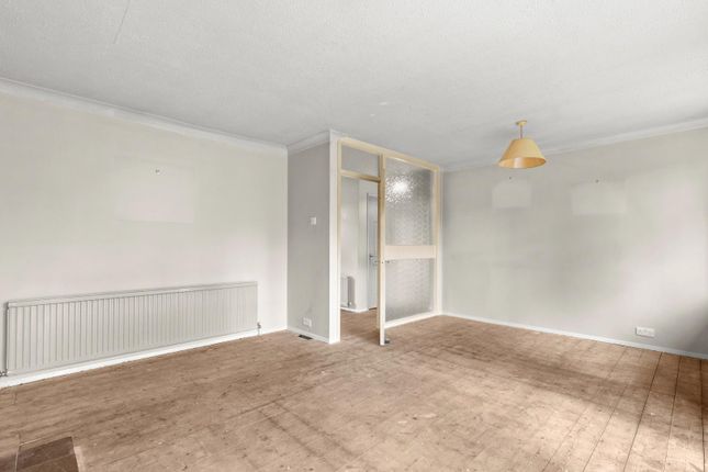 8, Russell Close, Little Chalfont photo 4