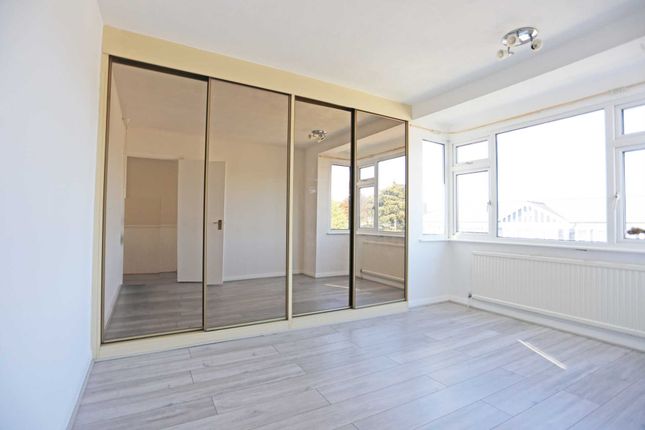 3, Helen Road, Hornchurch photo 5
