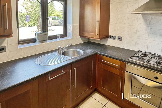 25, Gatcombe Grove, Nottingham photo 3